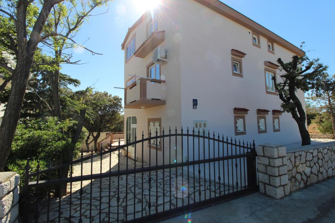 Apartments And Rooms With Parking Space Mandre, Pag - 6309 콜란 외부 사진