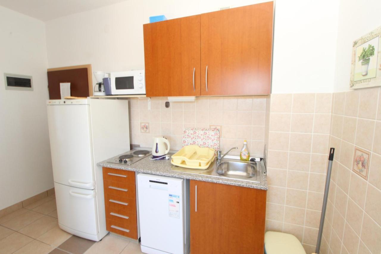 Apartments And Rooms With Parking Space Mandre, Pag - 6309 콜란 외부 사진