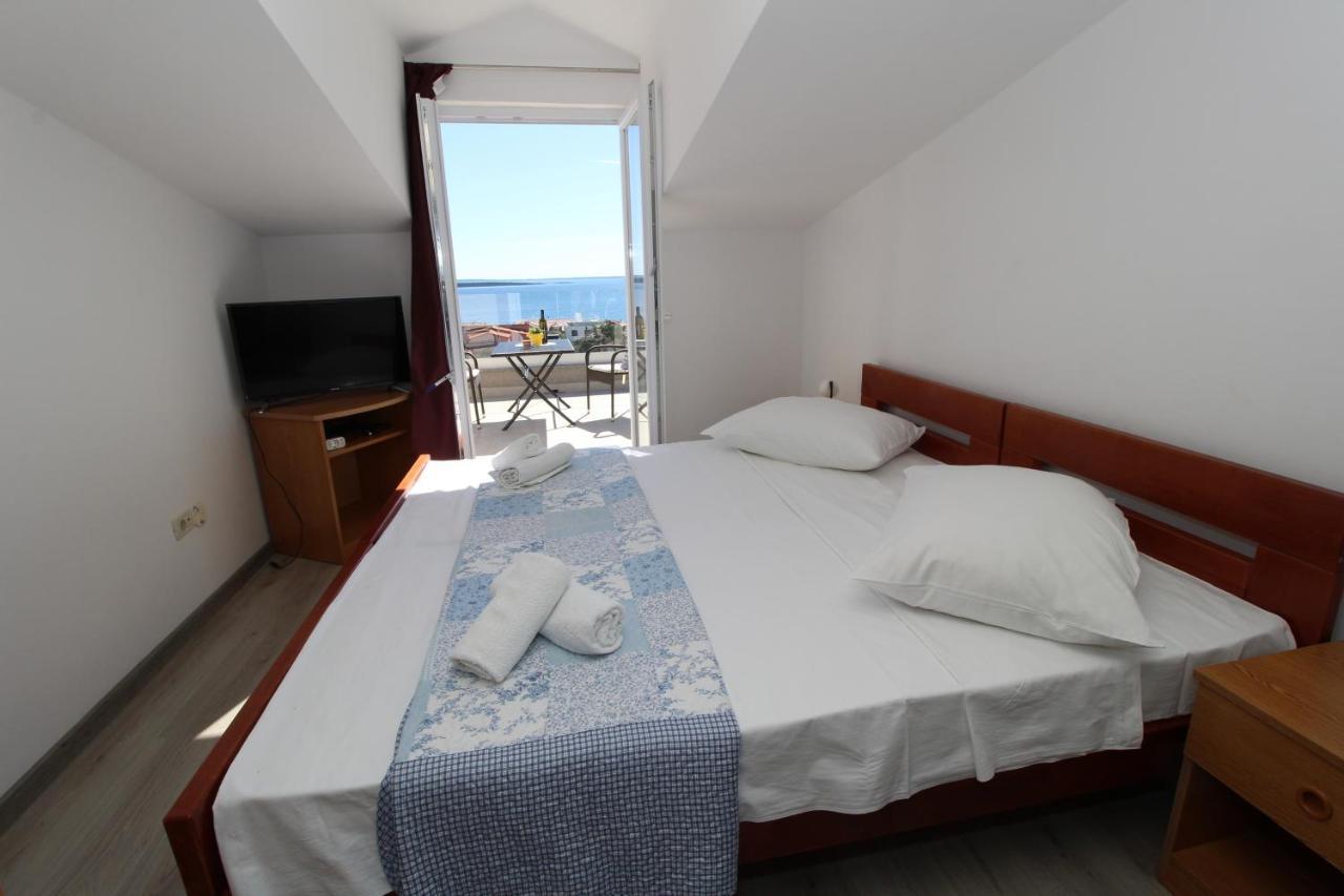 Apartments And Rooms With Parking Space Mandre, Pag - 6309 콜란 외부 사진