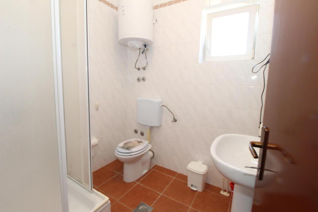 Apartments And Rooms With Parking Space Mandre, Pag - 6309 콜란 외부 사진