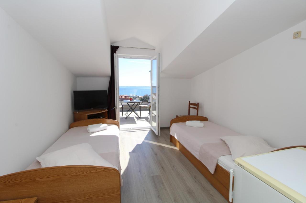 Apartments And Rooms With Parking Space Mandre, Pag - 6309 콜란 외부 사진