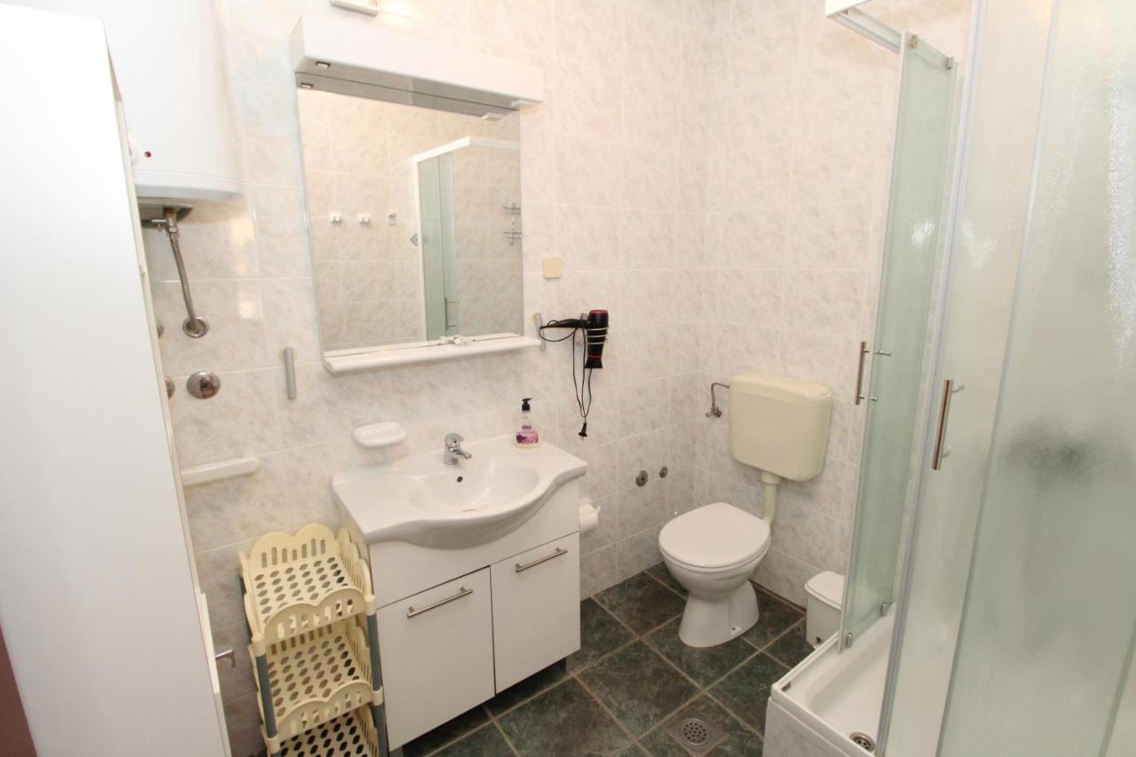 Apartments And Rooms With Parking Space Mandre, Pag - 6309 콜란 외부 사진