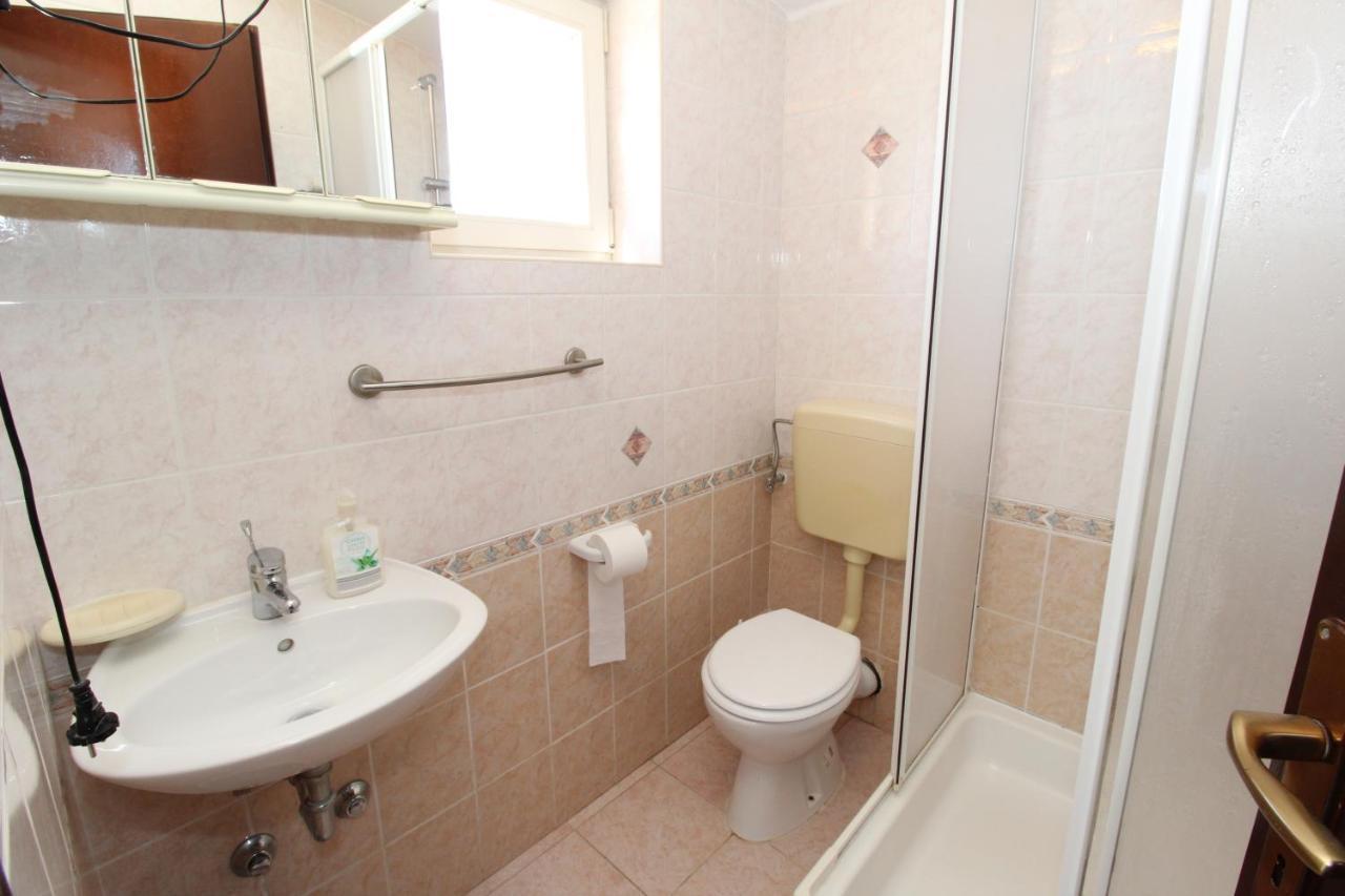 Apartments And Rooms With Parking Space Mandre, Pag - 6309 콜란 외부 사진
