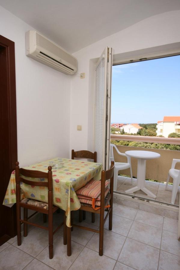 Apartments And Rooms With Parking Space Mandre, Pag - 6309 콜란 외부 사진