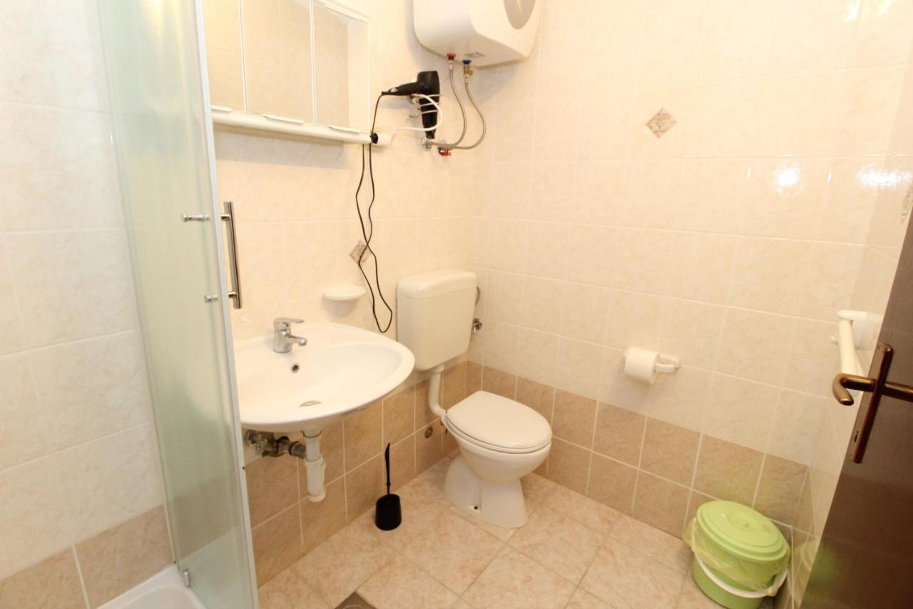 Apartments And Rooms With Parking Space Mandre, Pag - 6309 콜란 외부 사진